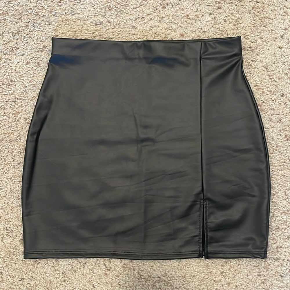 Windsor Miniskirt: Size Large